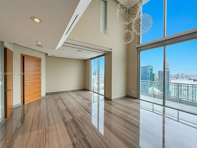 92 SW 3rd St #Penthouse 5213 — Photo 5
