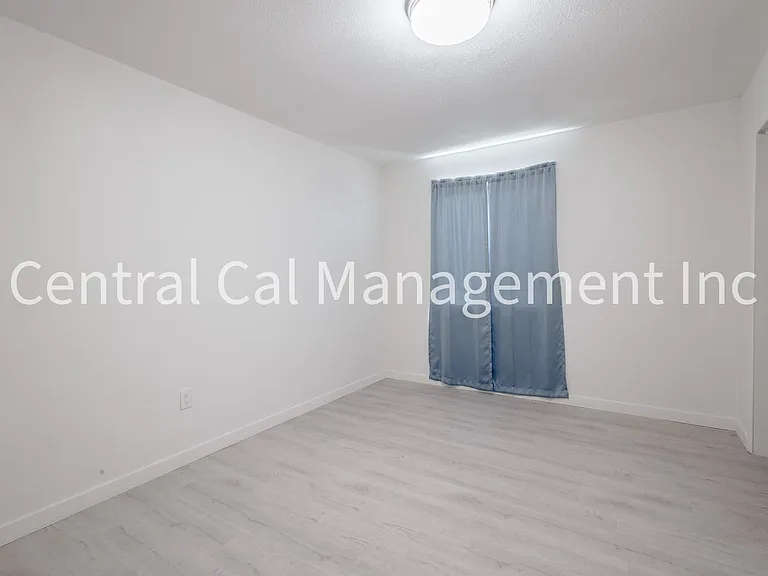 1313 E Planz Rd — Photo 5