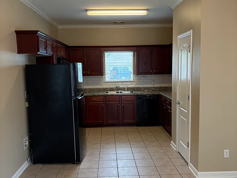145 Highview Cv — Photo 13