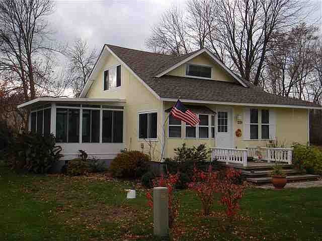 1st image of 209 Poplar St