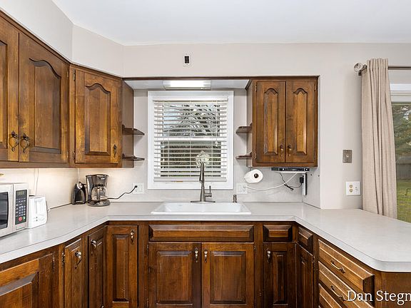 5th image of 2791 Sandalwood Ct NE