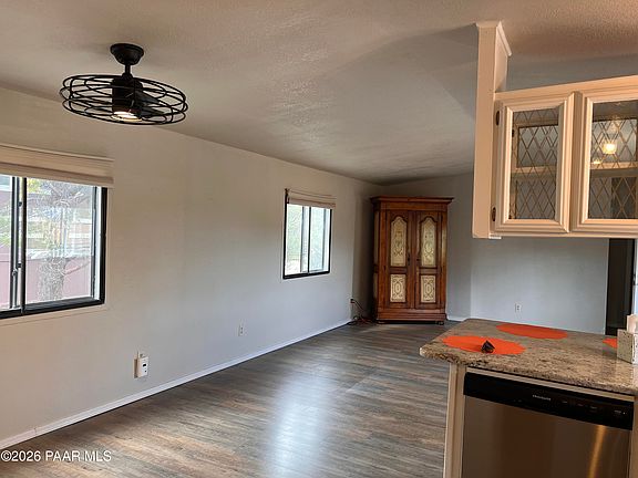 4th image of 817 Glade Dr