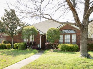 1040 Monarch Dr, Lewisville, TX 75067