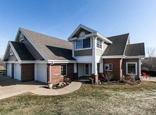 3742 Oak Park Ct, Dubuque, IA 52002