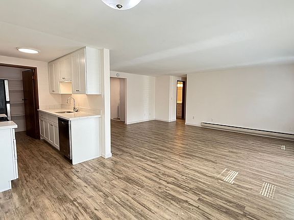 3rd image of 2700 NE 125th St APT 404