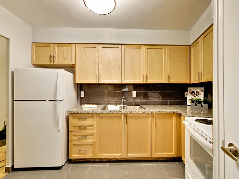 6000 Bathurst St — Photo 25