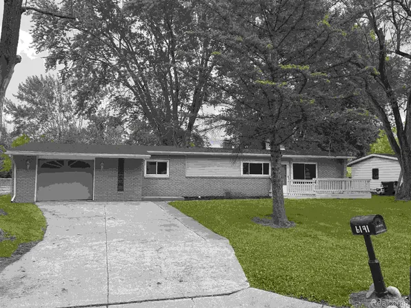 6191 Springdale Blvd, Grand Blanc, MI 48439
