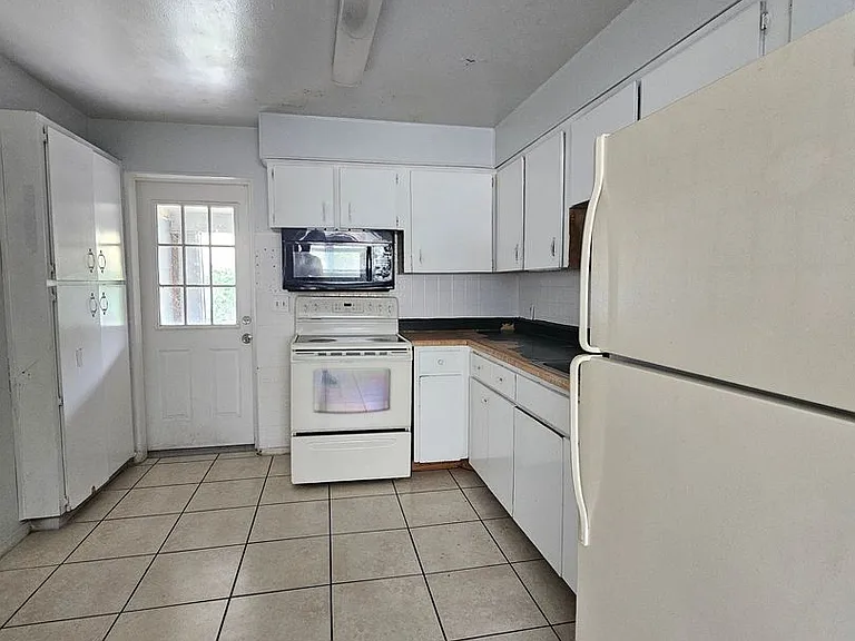 1212 W Marjorie St — Photo 5