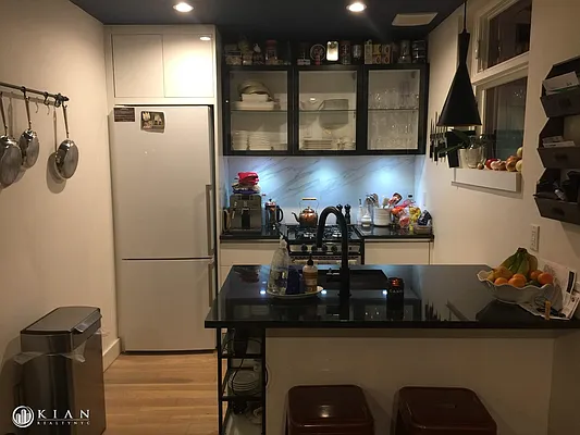 Rented by Kian Realty | media 4