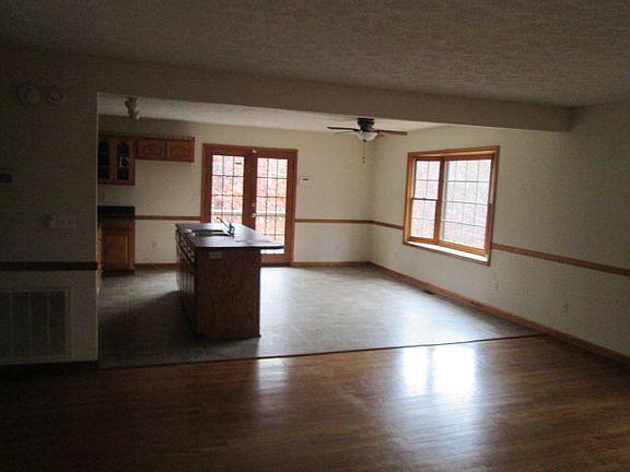 5th image of 305 Worley Ct