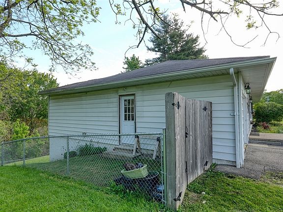 5th image of 110 Cherry Ln