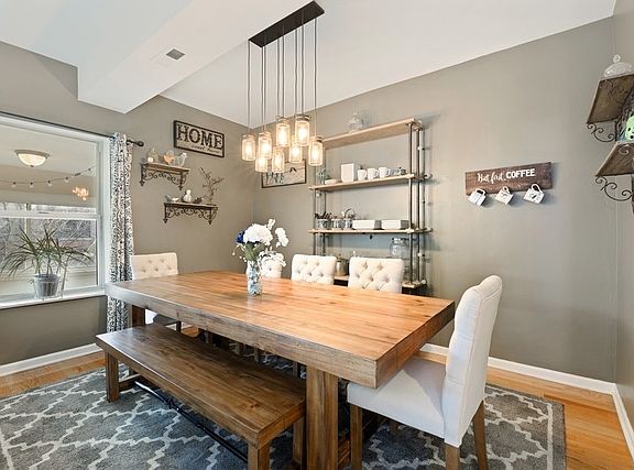 3rd image of 4653 N Winchester Ave #2S