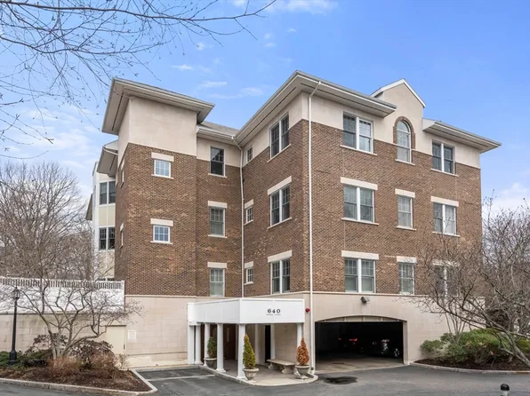 640 Hammond St APT 202, Brookline, MA 02467