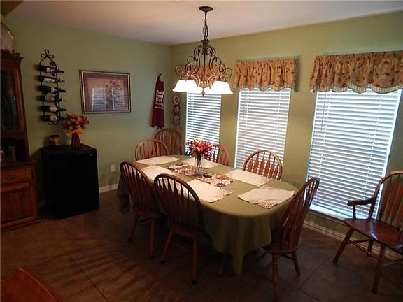 4th image of 1623 Hearn Ln