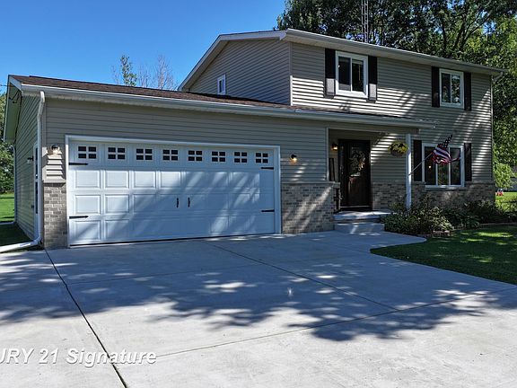 3rd image of 10098 N Lewis Rd