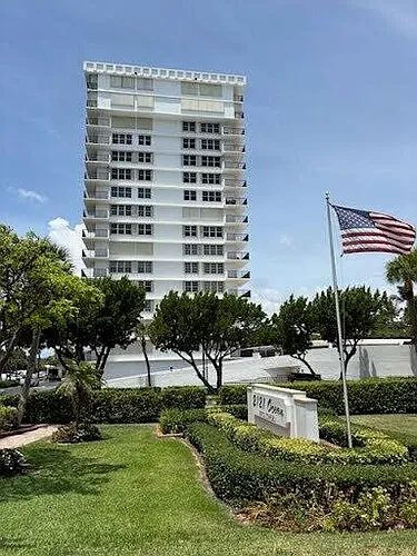 2121 N Ocean Blvd Photo 1