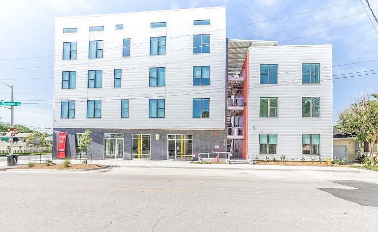 436 E Vermilion St #203 — Photo 1