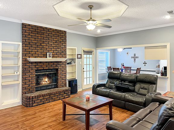 4th image of 4726 Royal Oak Dr