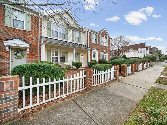 2nd image of 6055 Creft Cir