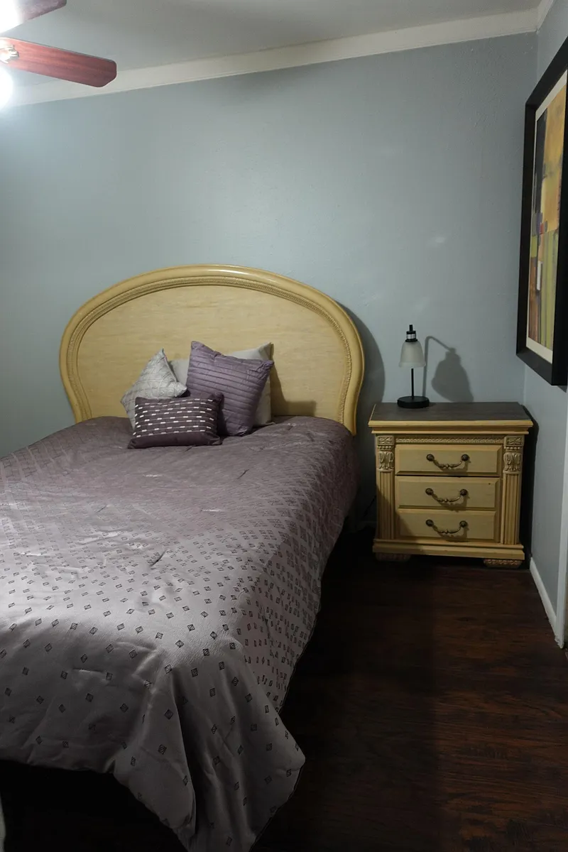Night-stand & Touch lamp - Glen Point Dr