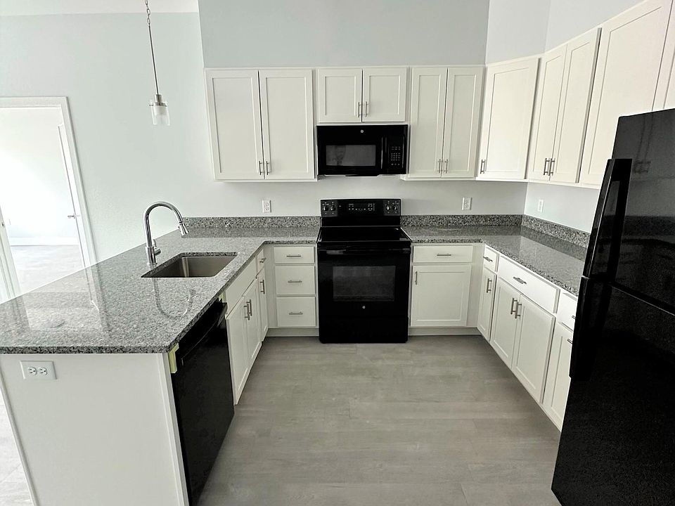 1st image of 118 Old Colony Ave #202