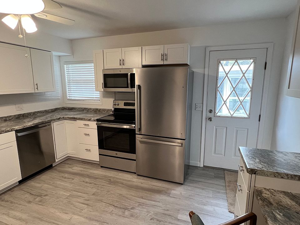 2nd image of 5817 Hollybrook Ln E