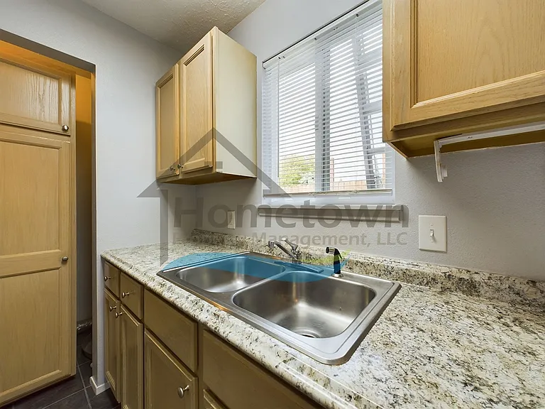 301 W 2nd Ave — Photo 16