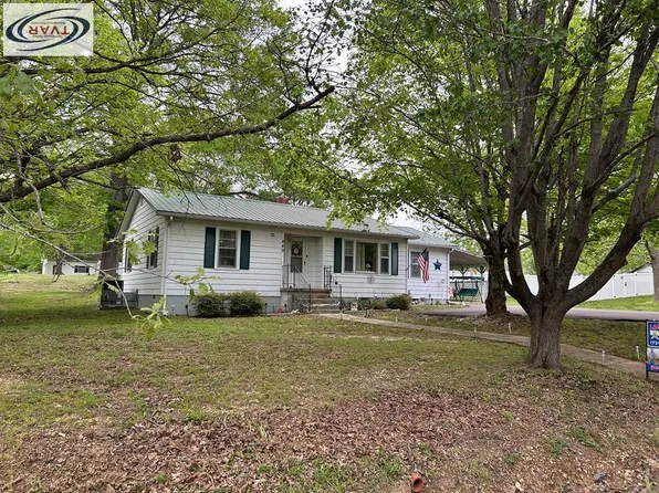 449 Oak St, Big Sandy, TN 38221