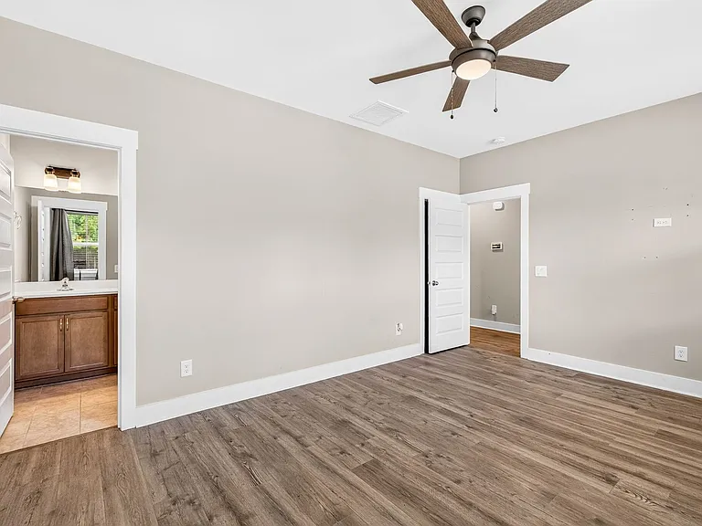 7795 Park Gate Dr — Photo 17
