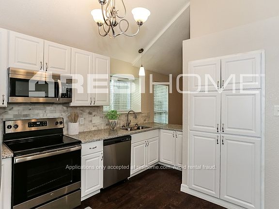 3rd image of 818 Ashmount Ln