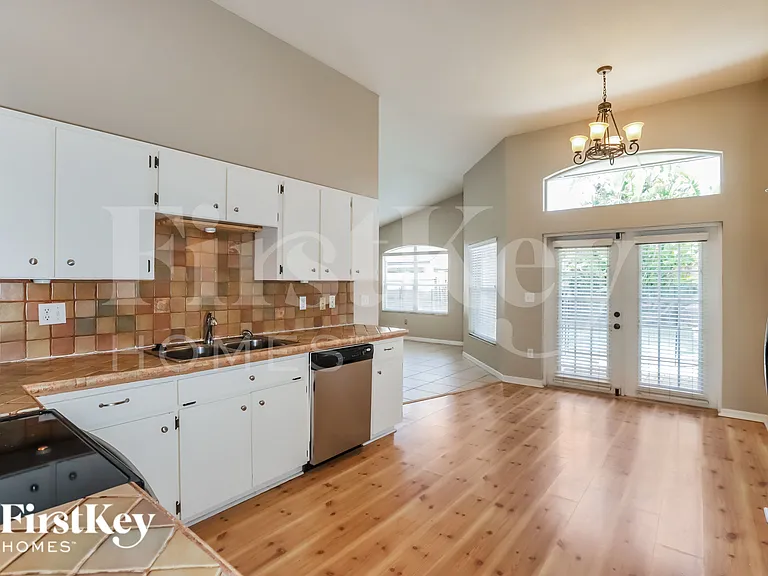 2202 Cattleman Dr — Photo 5