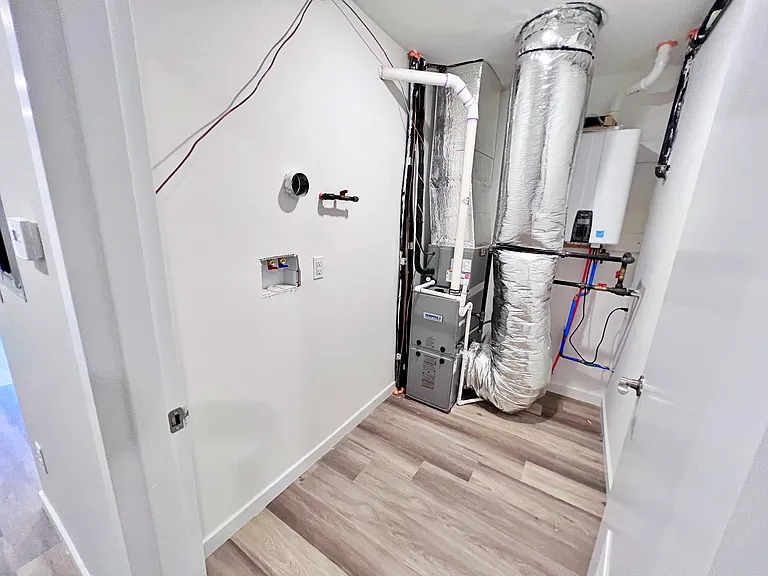 159 12th Ave #402 — Photo 9