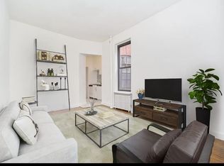 353 W 44th St #1F, New York, NY 10036