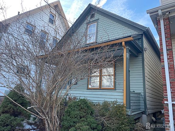 3rd image of 495 Amboy Ave