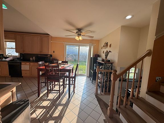 4th image of 1021 Stonegate Rd