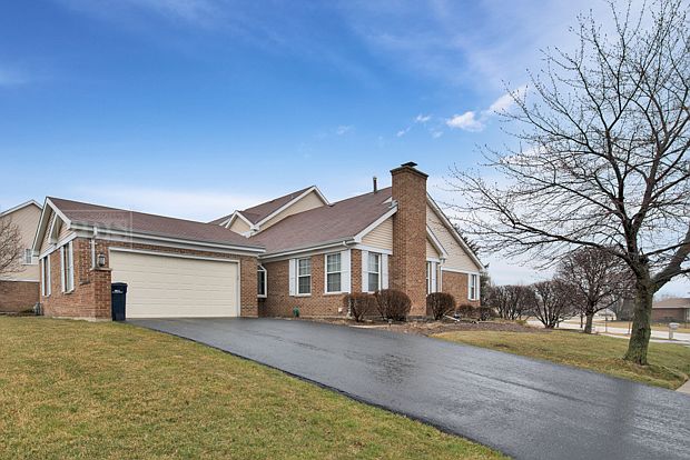 1st image of 15133 Regent Dr
