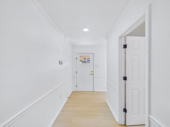 4th image of 2830 Anna Ln