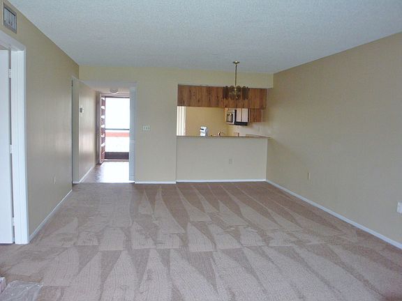 3rd image of 106 Lakeside Dr