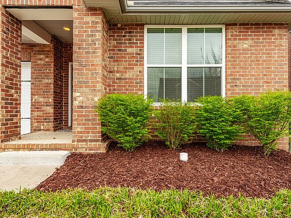 4th image of 224 Griffin Ln