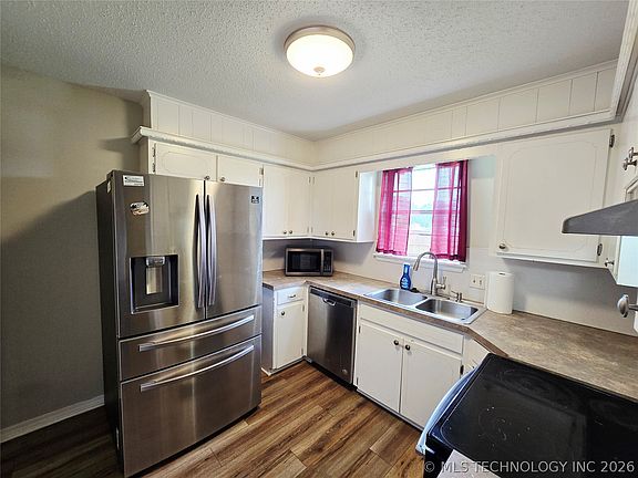 3rd image of 1121 W 14th Pl