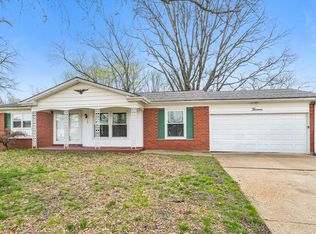 13 Cricket Ct, Florissant, MO 63033