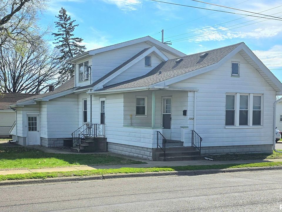 1st image of 1208 E Division Ave