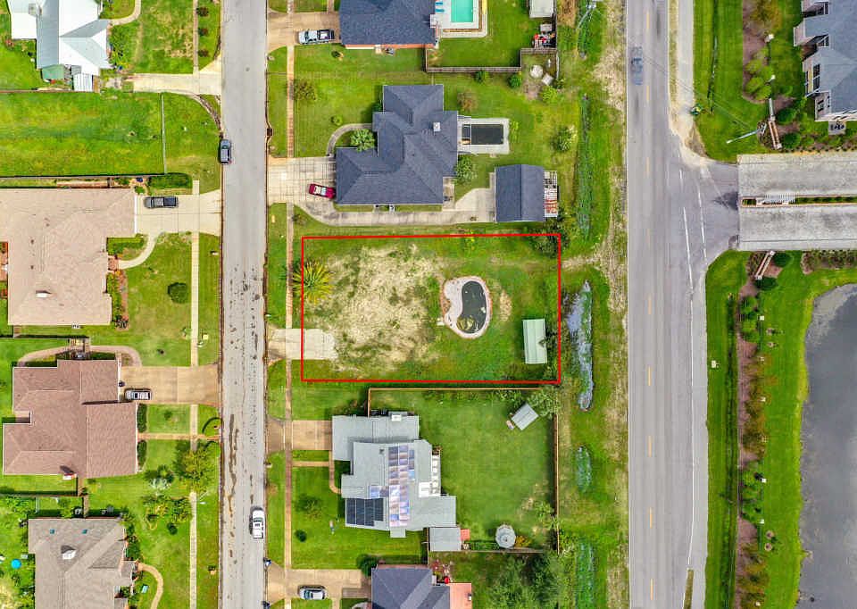 1st image of 2804 Woodmere Dr