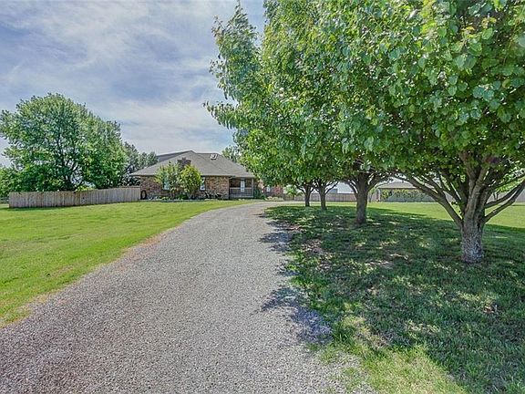 4th image of 4714 SE 118th St