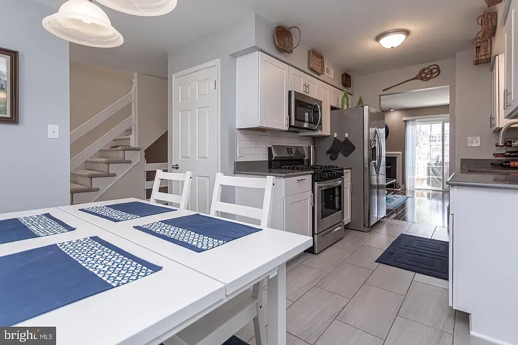 2 bed, 1600 sqft, $2,900 — Photo 3