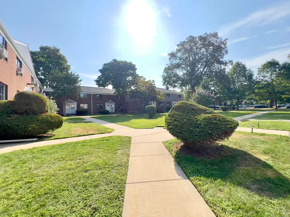 216-25 73rd Avenue image 5 of 32