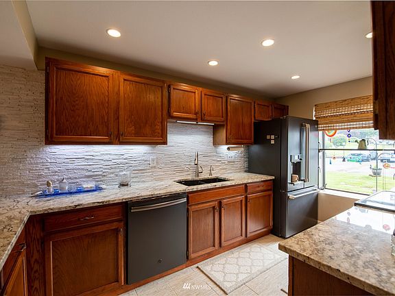 Slate Appliances (All are less than 4 years old), Keurig in Fridge Door, Granite Counters, Cherry Cabinets