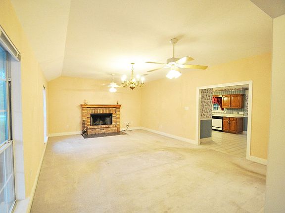 4th image of 1001 W Lakeshore Dr