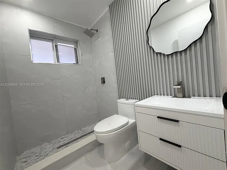 501 NW 25th Ct — Photo 9