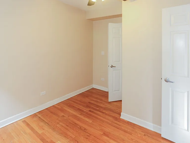 626 W Roscoe St #1 — Photo 7